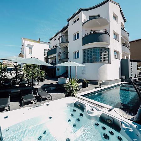 Holiday Apartments Amarilis Pakostane Luaran gambar
