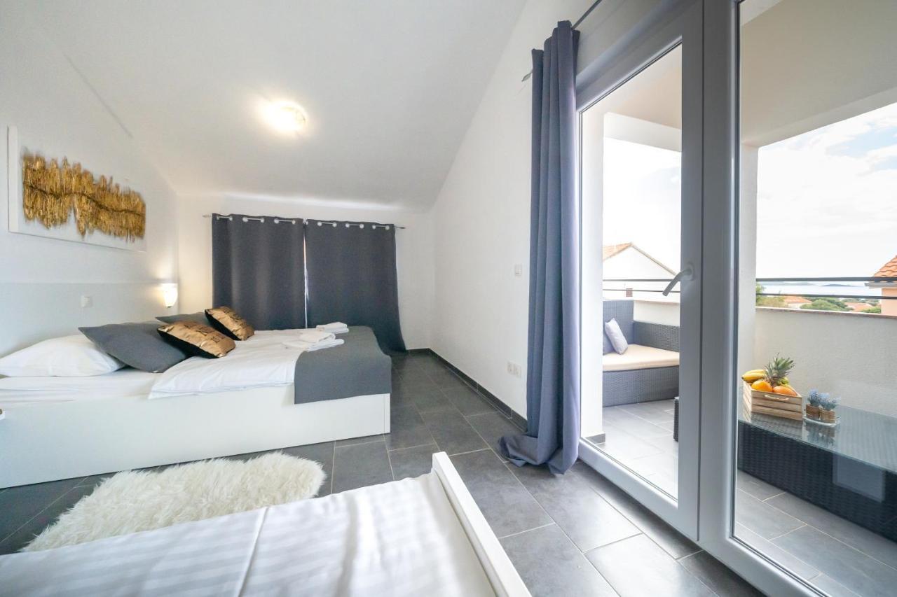 Holiday Apartments Amarilis Pakostane Luaran gambar