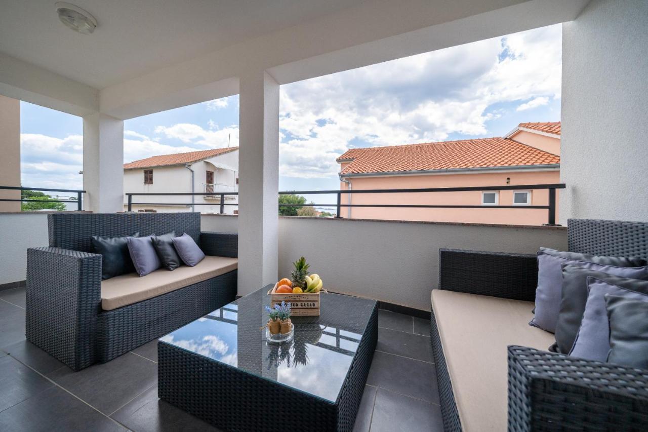 Holiday Apartments Amarilis Pakostane Luaran gambar