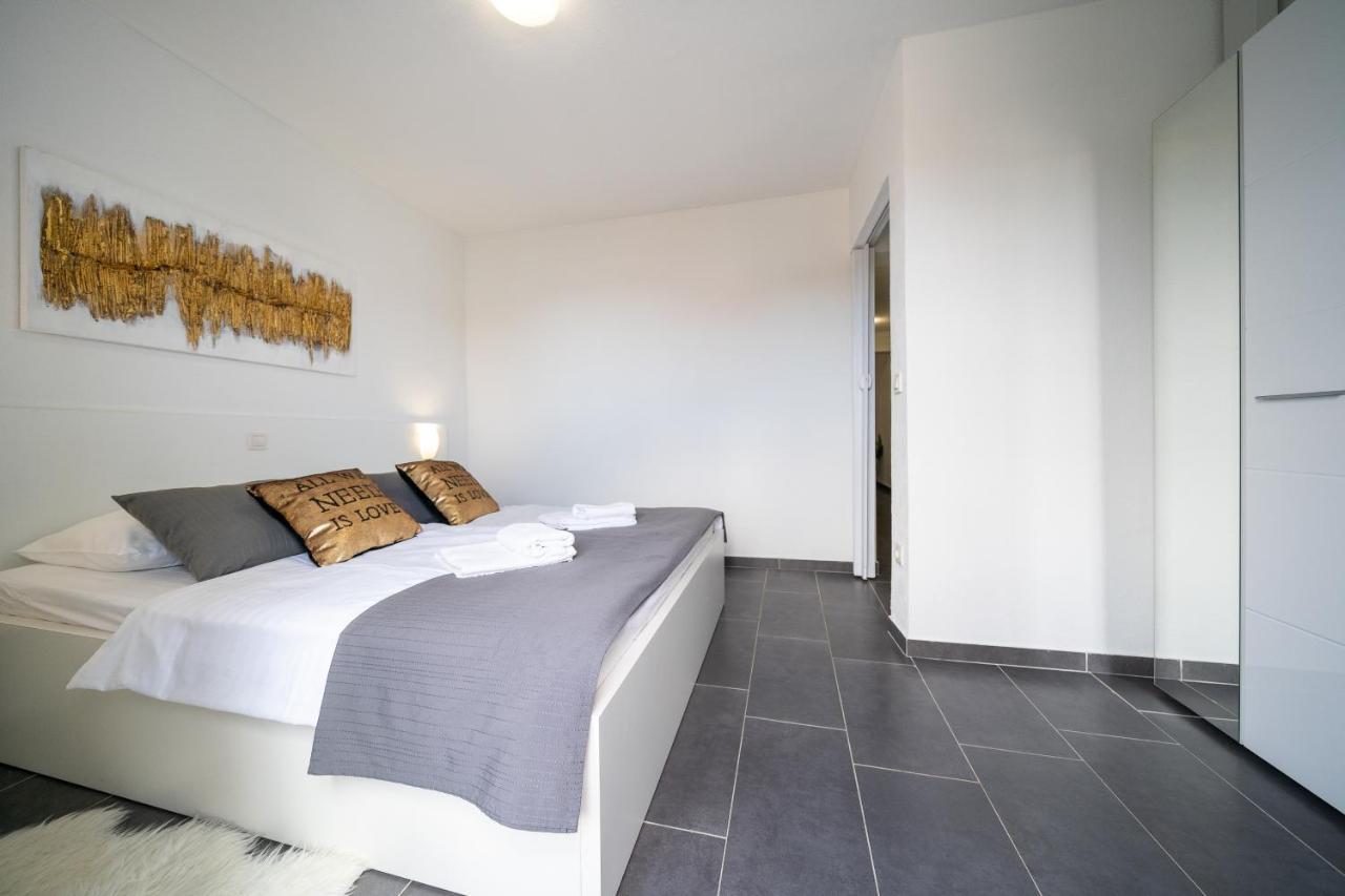 Holiday Apartments Amarilis Pakostane Luaran gambar