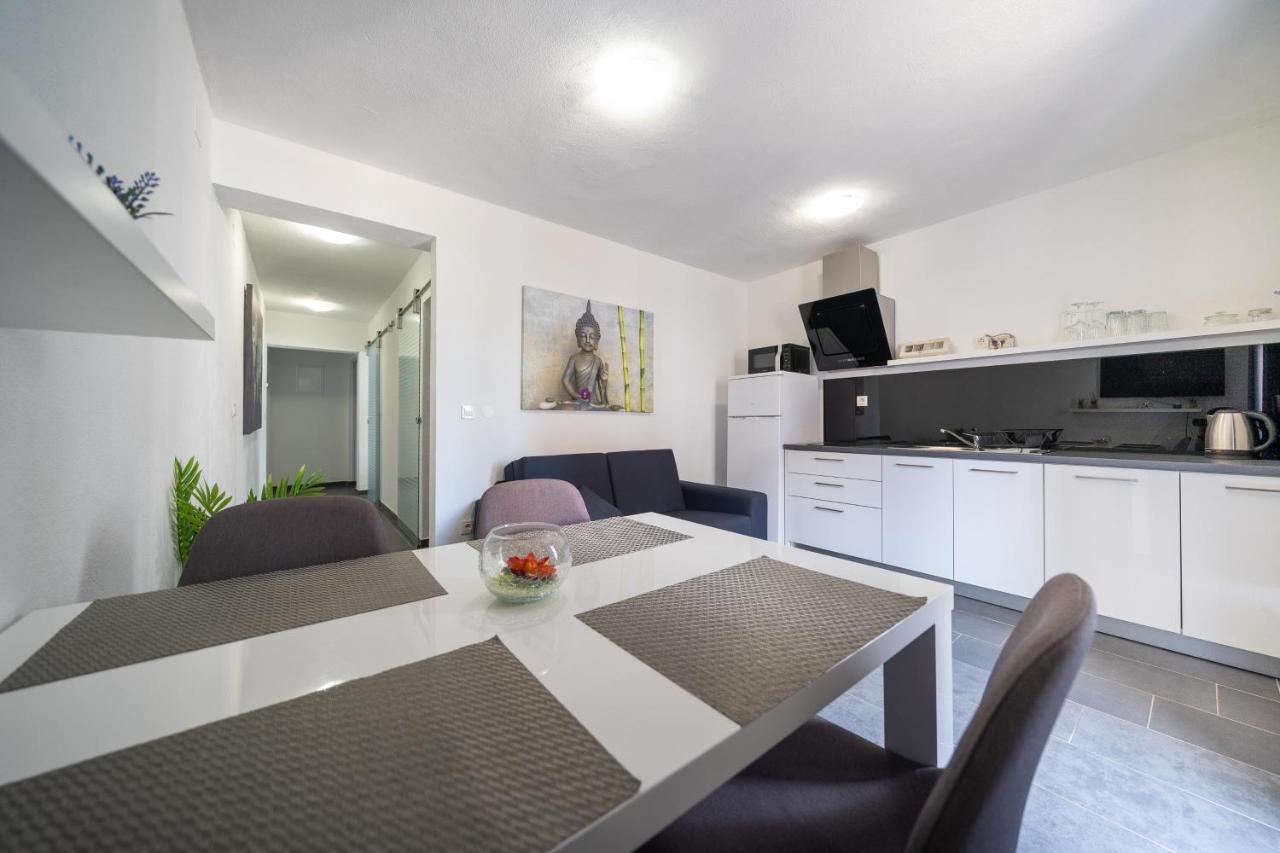 Holiday Apartments Amarilis Pakostane Luaran gambar