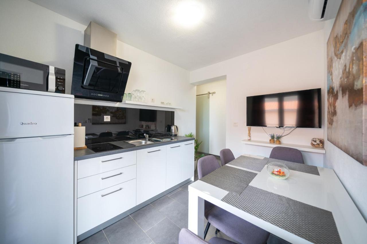 Holiday Apartments Amarilis Pakostane Luaran gambar