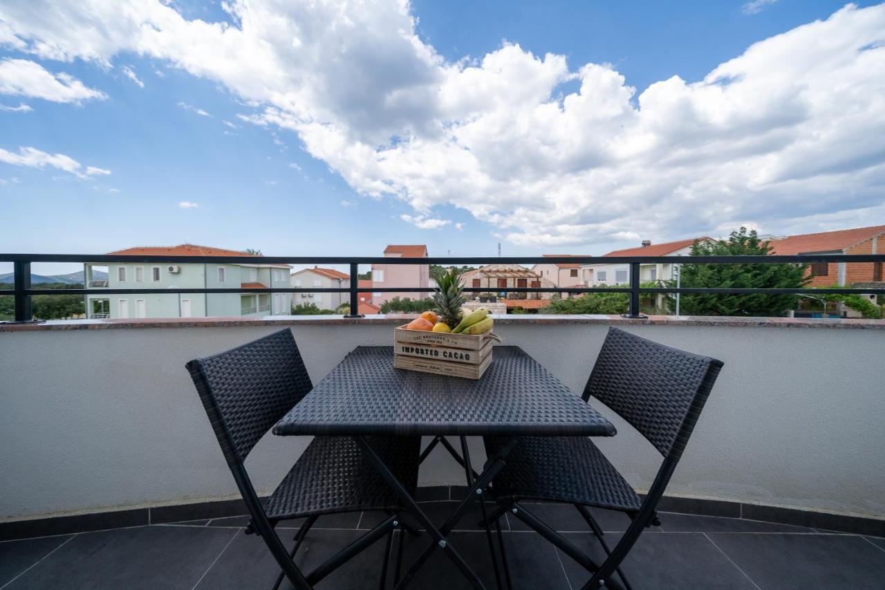Holiday Apartments Amarilis Pakostane Luaran gambar