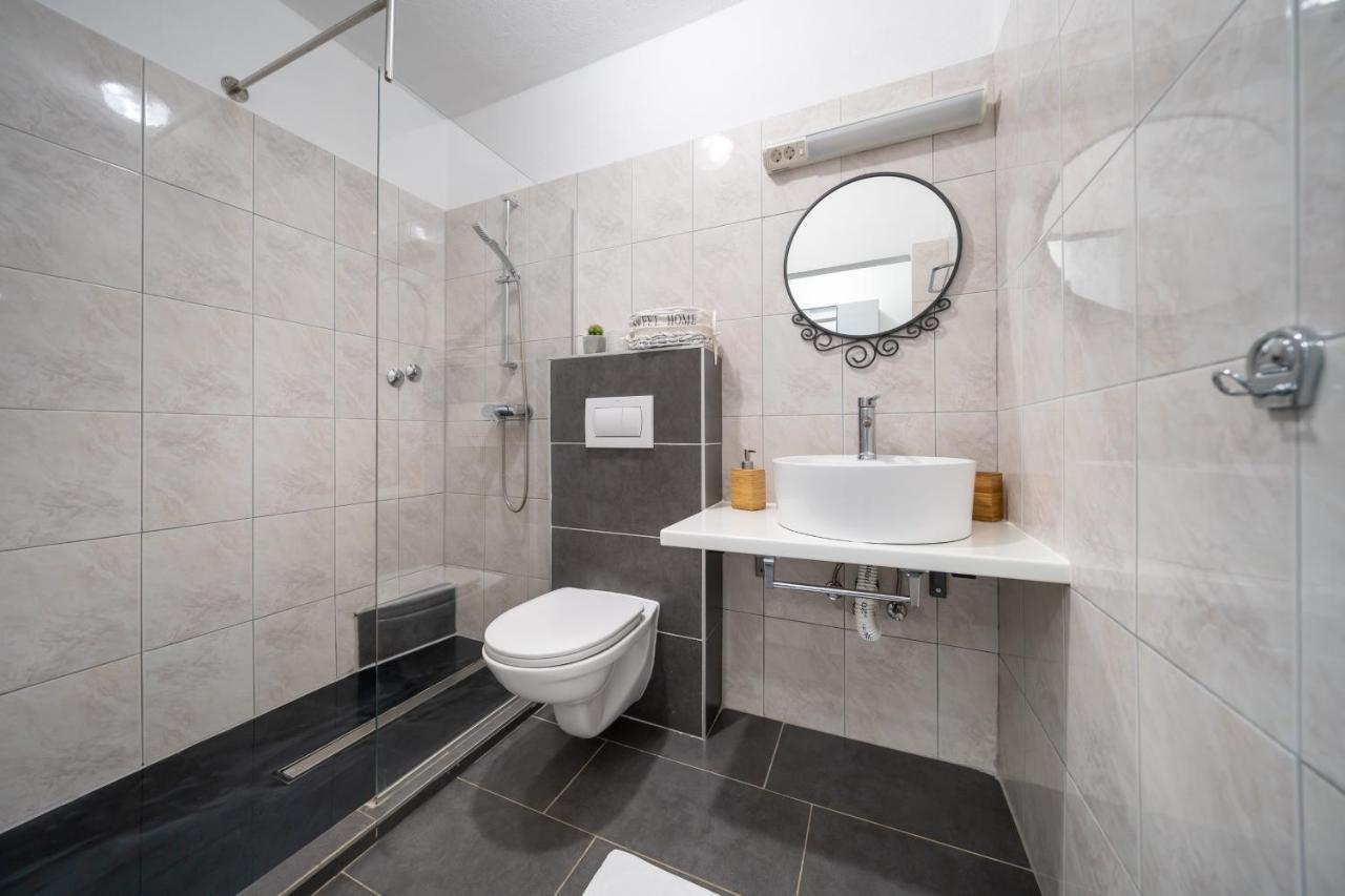 Holiday Apartments Amarilis Pakostane Luaran gambar
