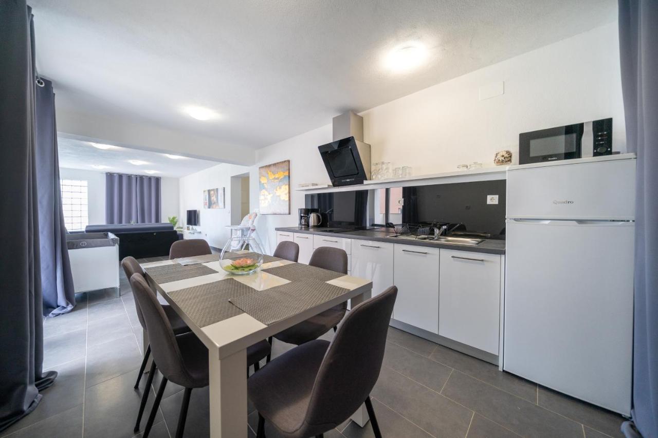 Holiday Apartments Amarilis Pakostane Luaran gambar