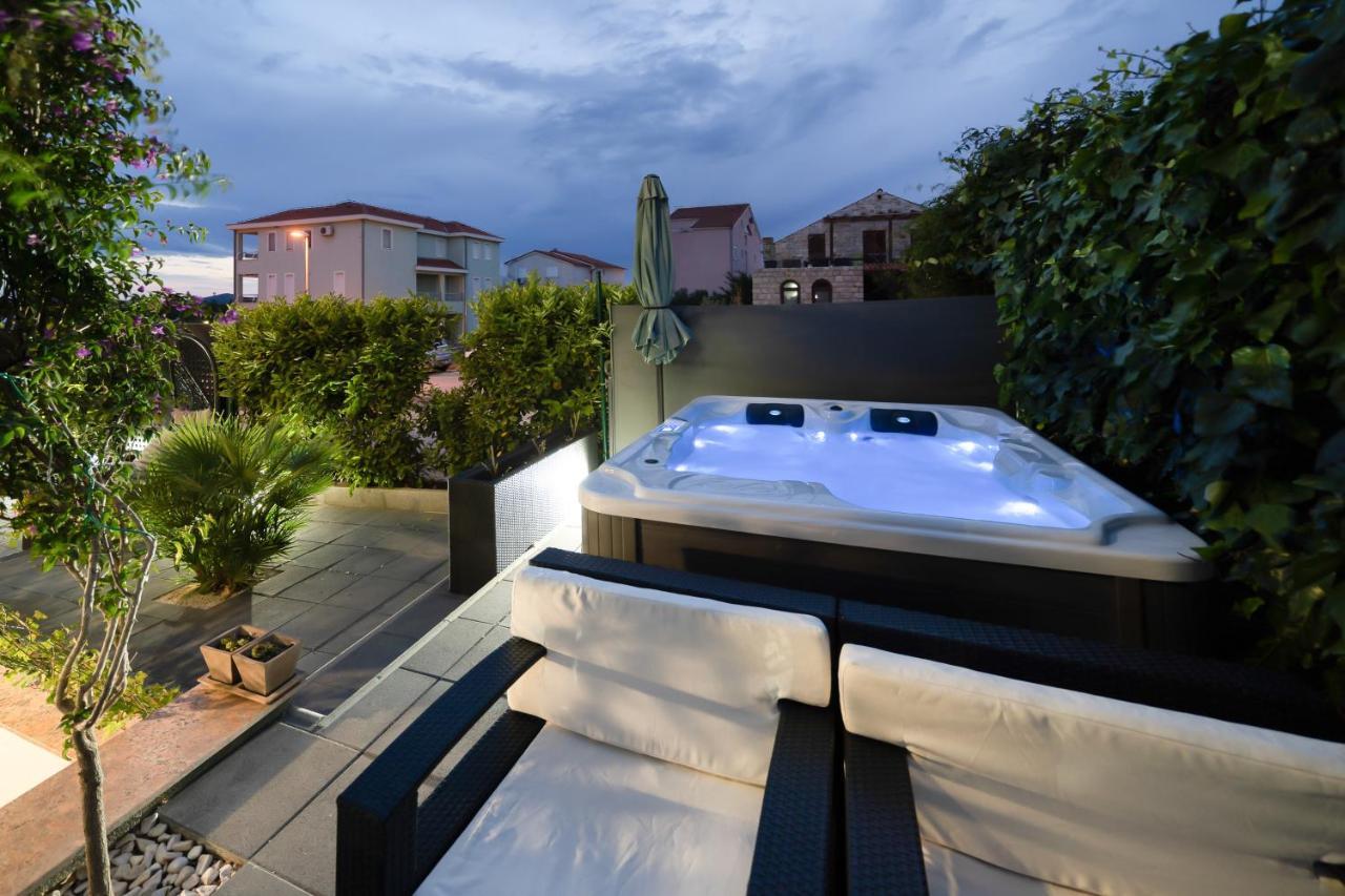 Holiday Apartments Amarilis Pakostane Luaran gambar