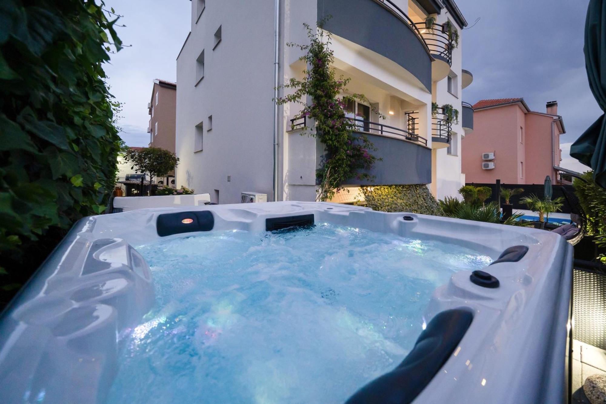 Holiday Apartments Amarilis Pakostane Luaran gambar