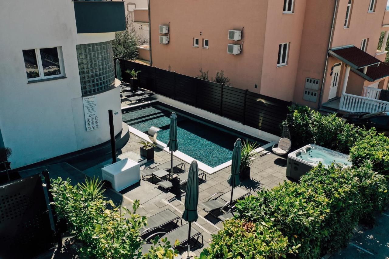 Holiday Apartments Amarilis Pakostane Luaran gambar