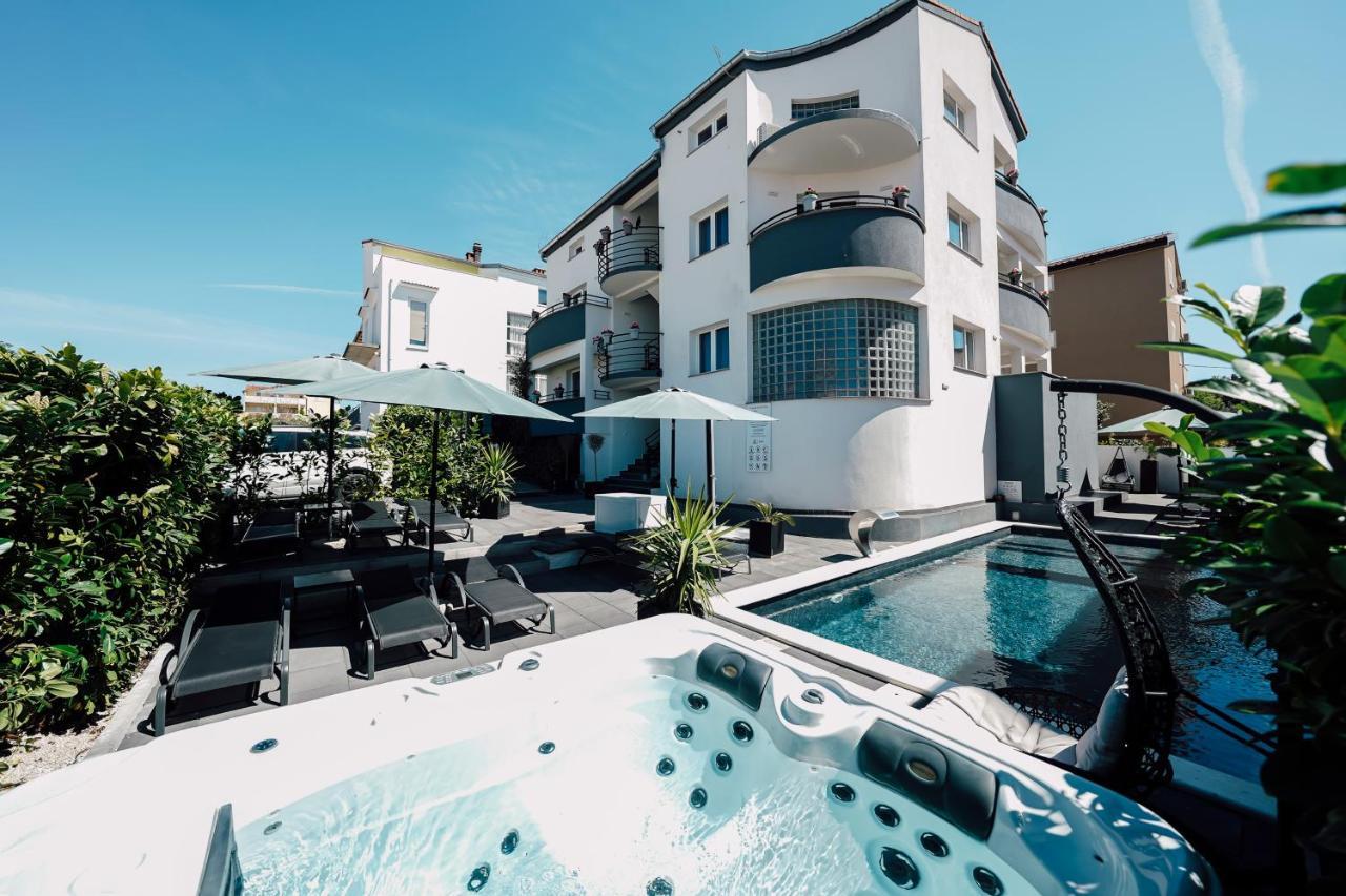 Holiday Apartments Amarilis Pakostane Luaran gambar