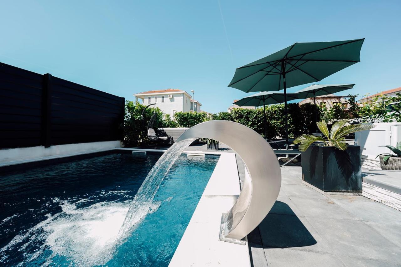 Holiday Apartments Amarilis Pakostane Luaran gambar