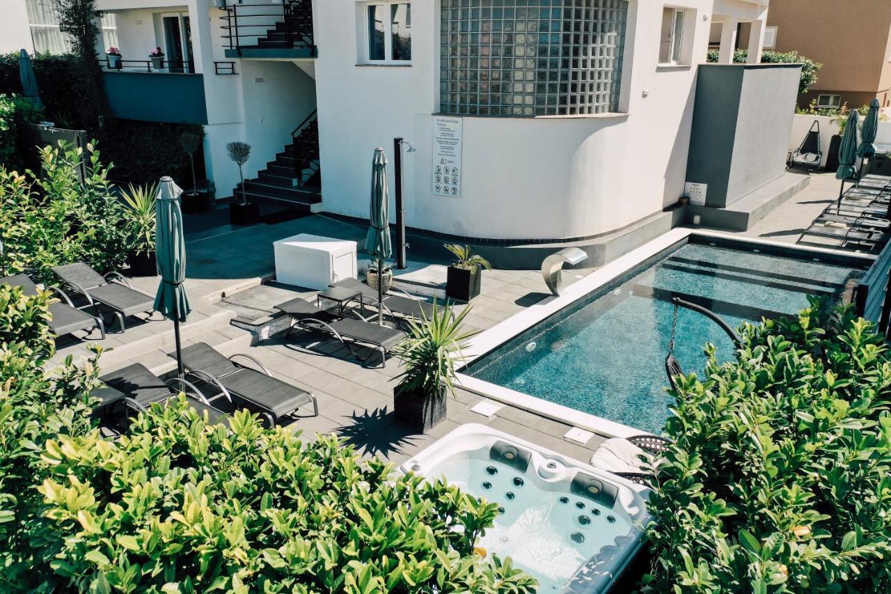 Holiday Apartments Amarilis Pakostane Luaran gambar