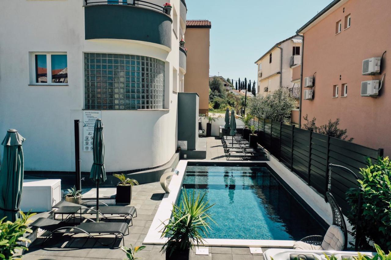 Holiday Apartments Amarilis Pakostane Luaran gambar