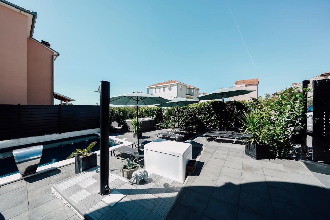 Holiday Apartments Amarilis Pakostane Luaran gambar