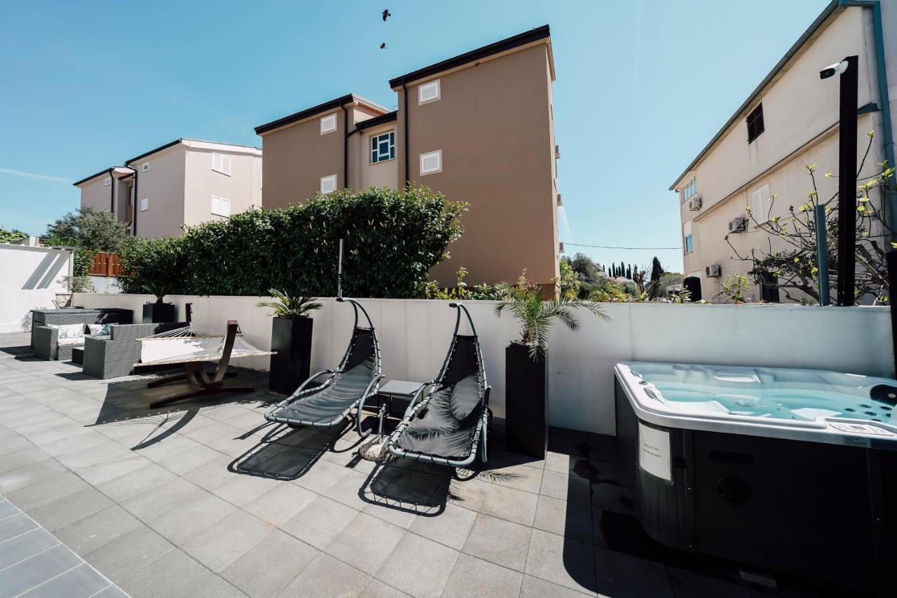 Holiday Apartments Amarilis Pakostane Luaran gambar