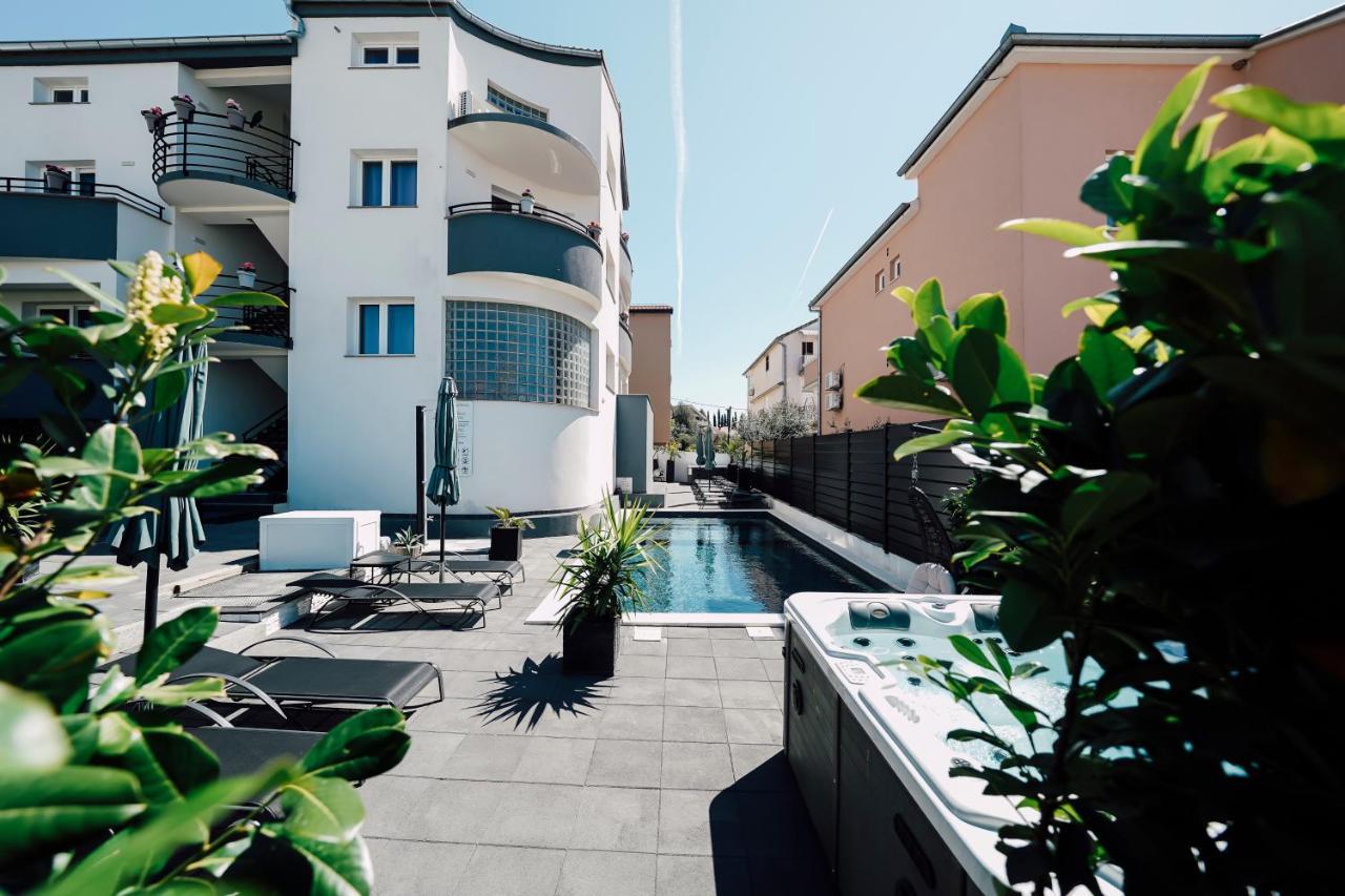 Holiday Apartments Amarilis Pakostane Luaran gambar